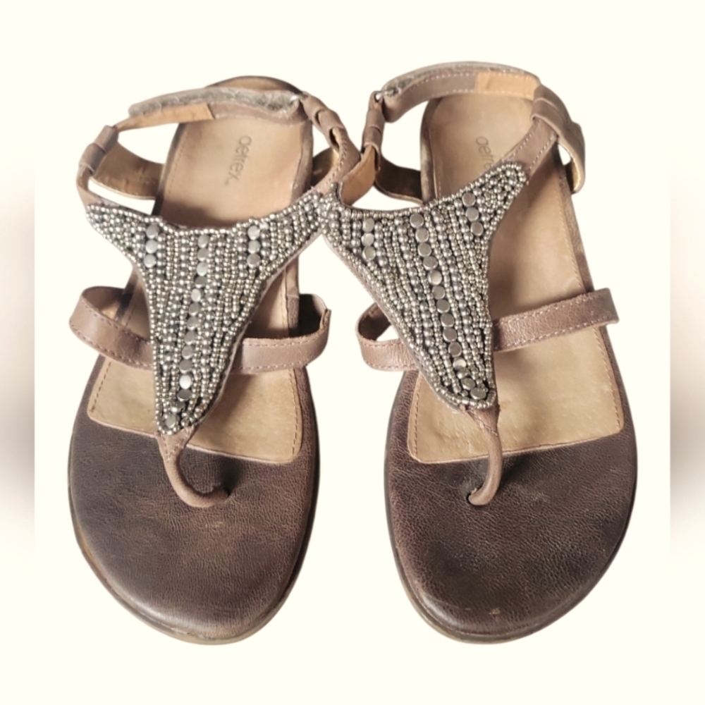 Aetrex Women's Chic Beaded Tan Leather Thong Velcro Closure Sandals Sz 38